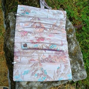 GoRGEoUS Asian inspired satin jewelry or makeup bag w pockets, jewelry bag